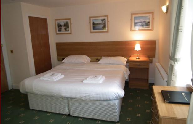 Gordon Arms Hotel Fochabers Room photo